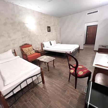 антик Hotell Pernik