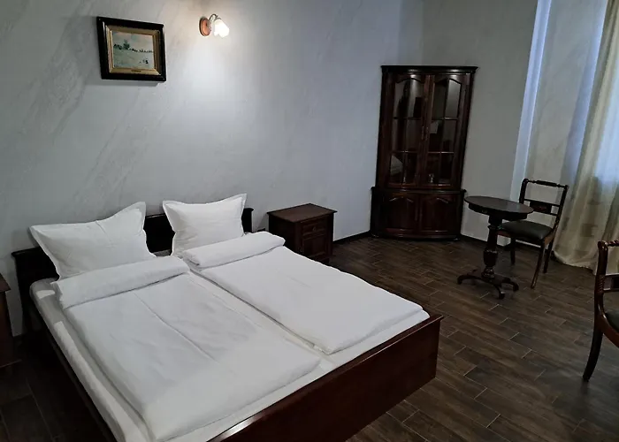 антик 2* Pernik