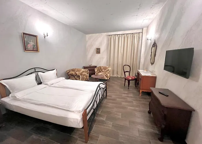 Otel антик Pernik